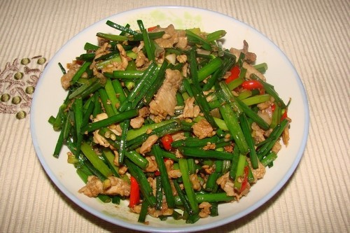 云南韭菜花炒肉