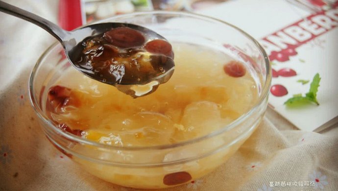 蔓越莓桃胶银耳羹