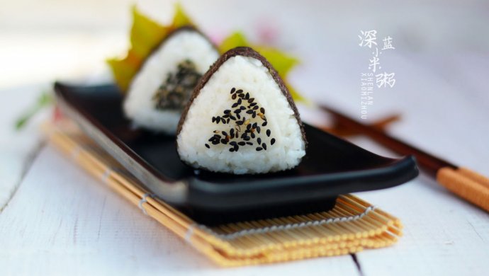 踏青食品――三角饭团