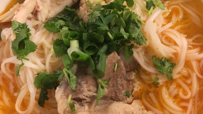 肉丸鸡丝越南米线