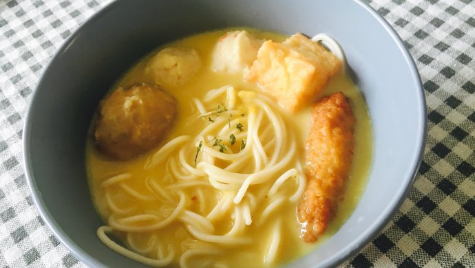 咖喱鱼丸面