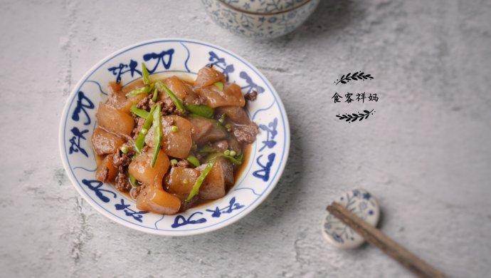日式料理:魔芋烧肉沫