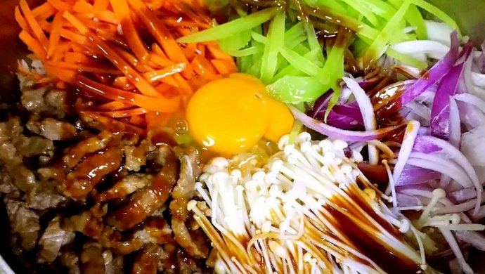 用特百惠多用锅做韩式石锅拌饭