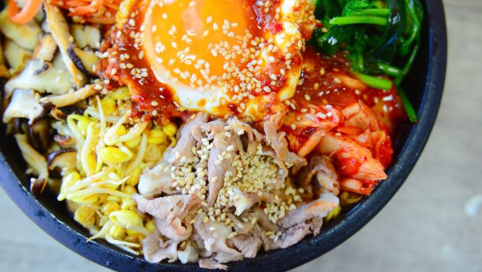 泡菜肥牛石锅拌饭