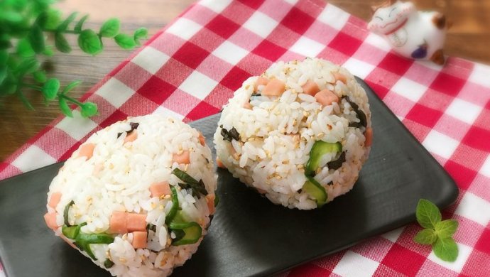 日式饭团-紫苏叶火腿饭团