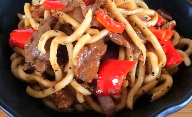 黑椒牛肉炒乌冬面