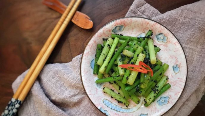 日式拌菜―黑芝麻拌蒜苔