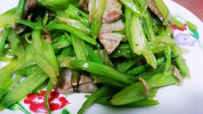 一菜两吃――菜片片and炒芹菜