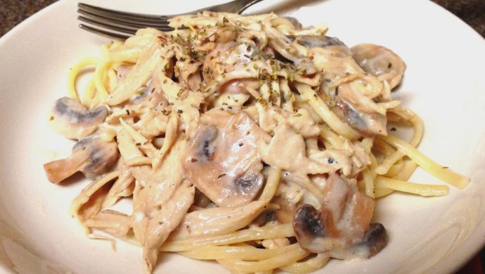 意式经典――蘑菇鸡肉白汁面