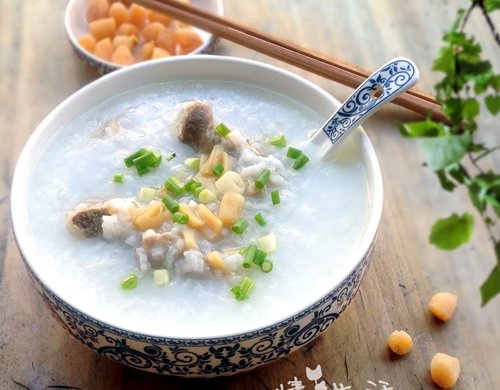 广东的一道降火,补钙名粥------瑶柱咸骨粥