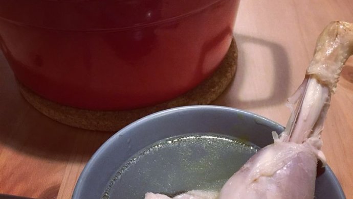 提高免疫力的汤水――葱头煲鸡汤