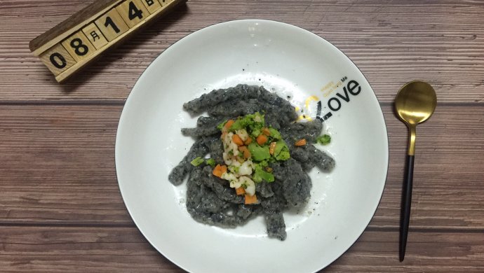 美食锅出品辅食：补钙黑芝麻面线