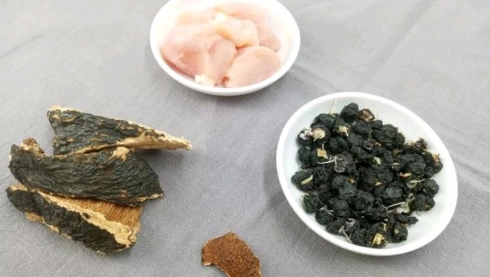 黑枸杞灵芝汤，安神提高免疫