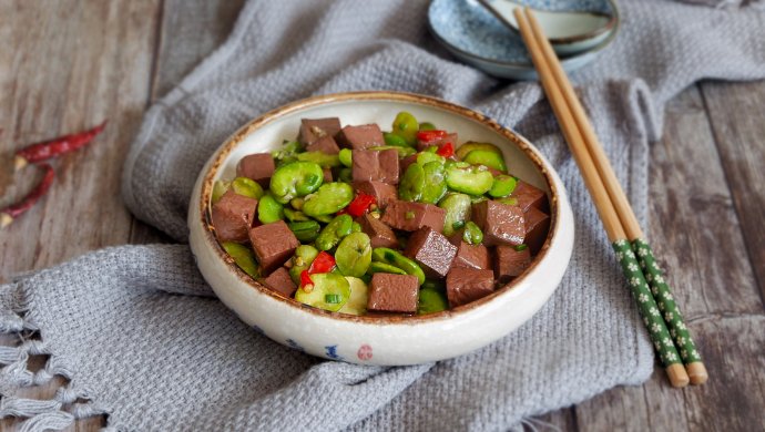 蚕豆烩鸭血