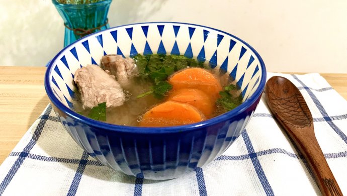 孩子春日补钙正当时：胡萝卜排骨汤