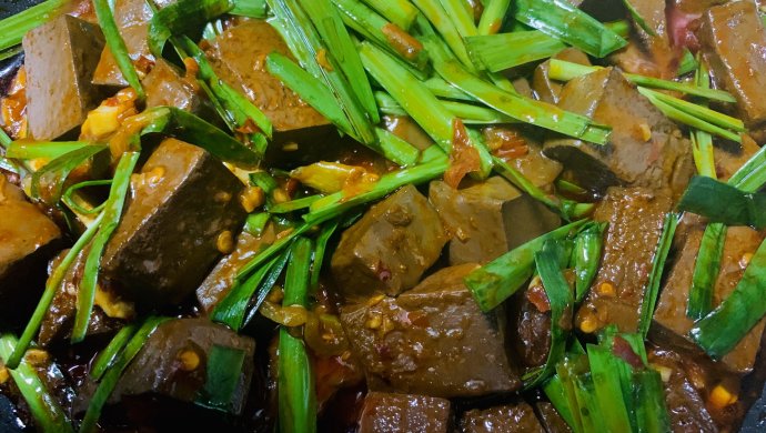 韭菜炒鸭血