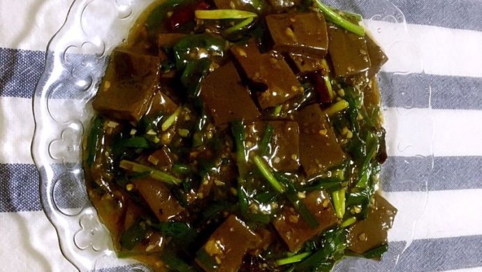 韭菜炒鸭血
