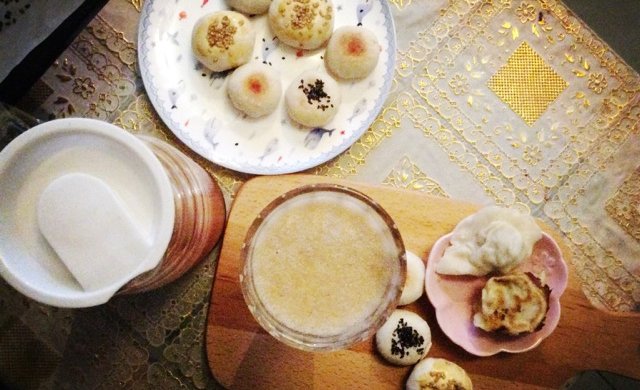秋日饮品（梨汁降火配美食）