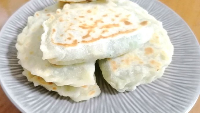 韭菜盒子 ,不需要过多调料就很鲜了