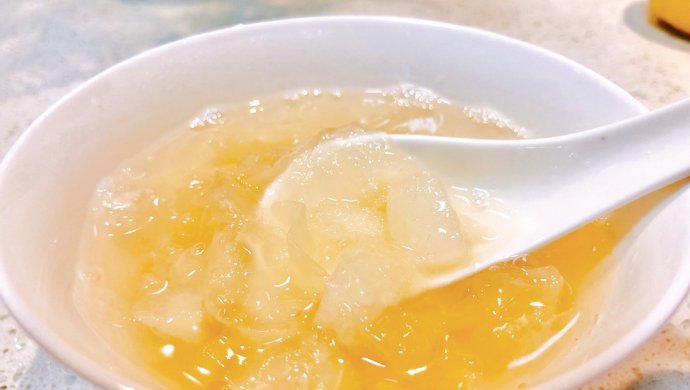 银耳莲子雪梨羹