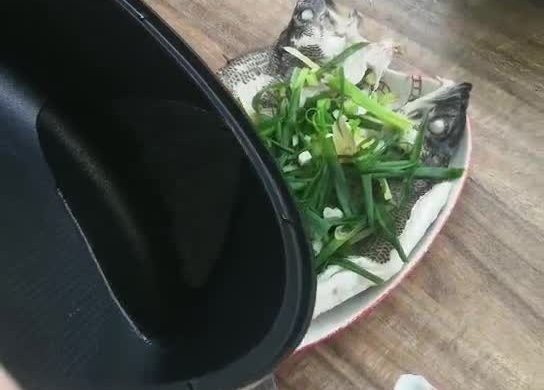 粤式蒸鲈鱼