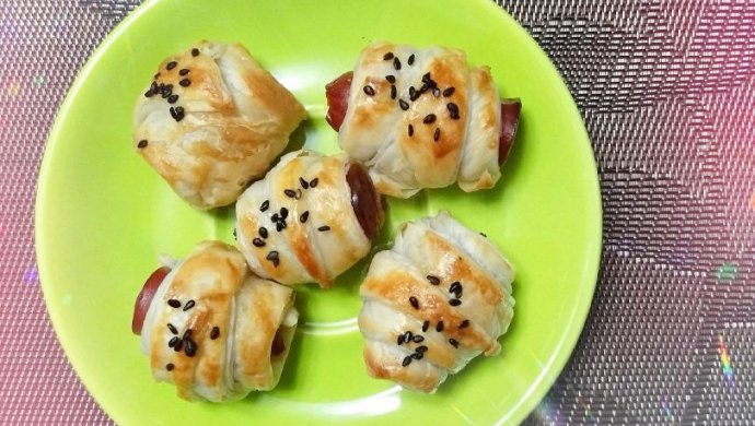 酥皮香肠卷