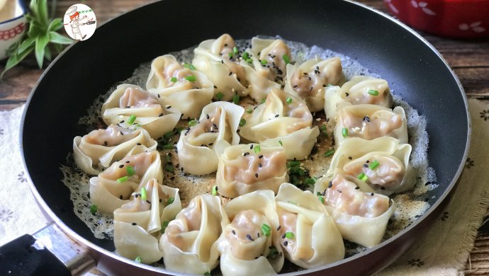 冰花虾仁大馄饨