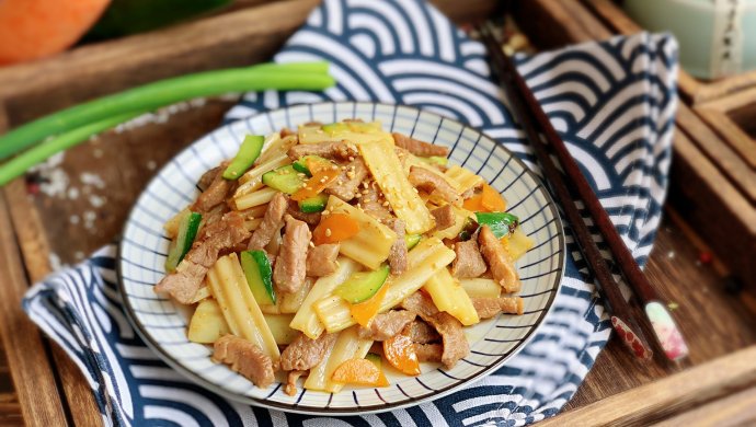 十分钟快手菜―鲜笋炒肉丝