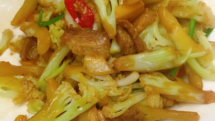 干锅花菜炒五花肉