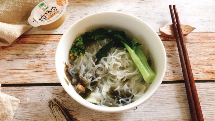 5分钟做早餐-紫菜虾米高汤米粉