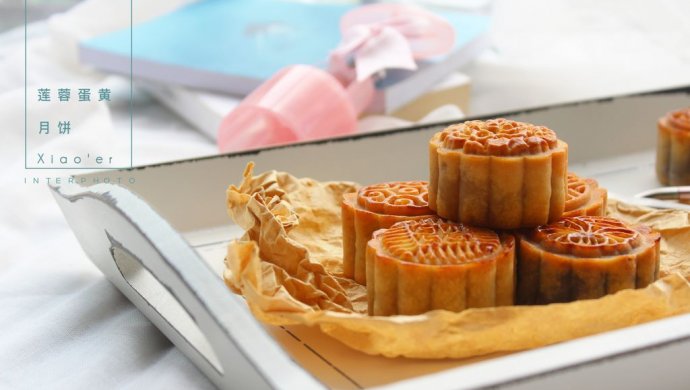 莲蓉蛋黄月饼，皮这么薄，馅这么多