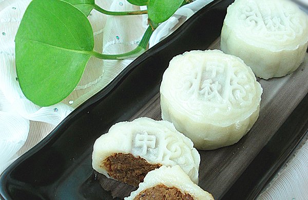 红豆沙冰皮月饼