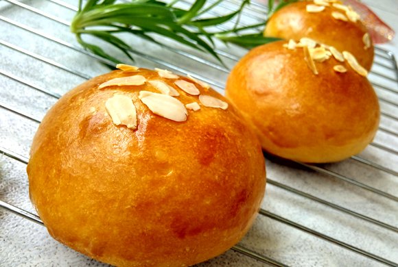 杏仁奶油奶酪小餐包