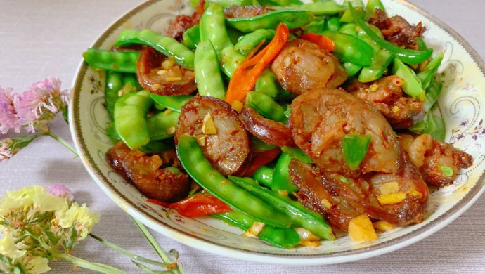 「荷兰豆炒腊肠」