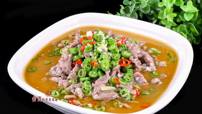 这样做水煮牛肉味道鲜美，营养丰富，肉嫩似豆腐