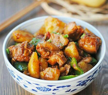 小鸡闷土豆――家常红烧鸡块