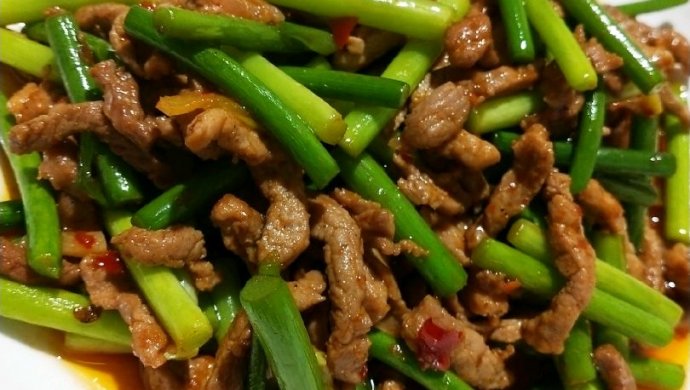 蒜薹脆爽，肉丝滑嫩~家常蒜薹肉丝