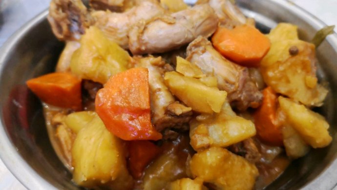 土豆炖鸡块｜10块钱可以解决的事！