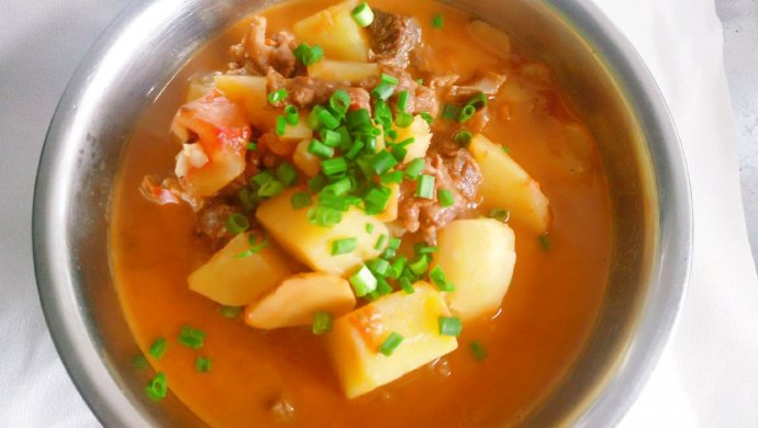 西红柿土豆烧牛腩