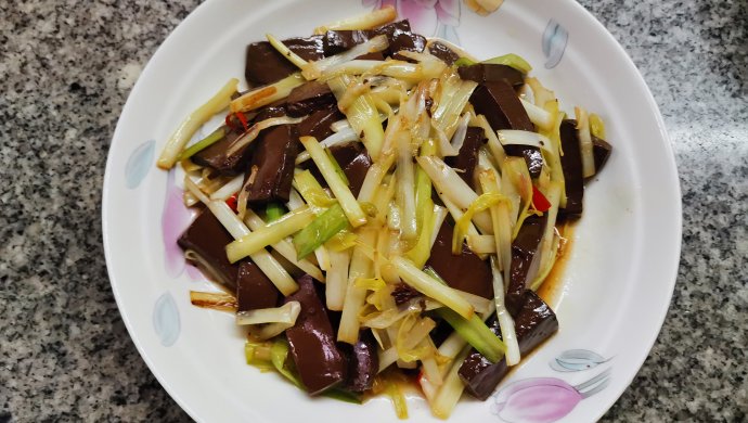 韭黄炒鸭血