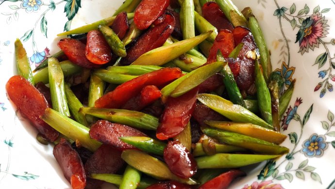 就地取材 广式腊肠炒芦笋