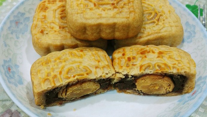 广式蛋黄月饼