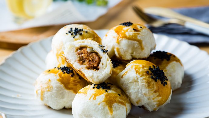 一口酥掉渣的榨菜鲜肉月饼