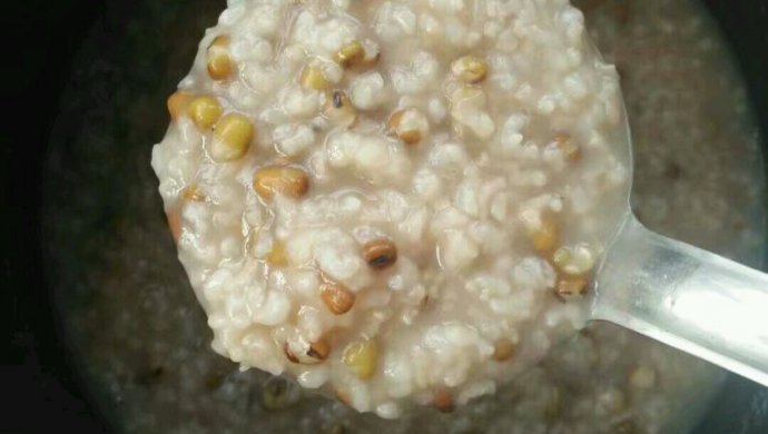 夏季美容瘦身?红枣绿豆粥