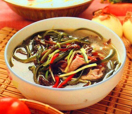 瘦身食谱：木耳海带肉片汤