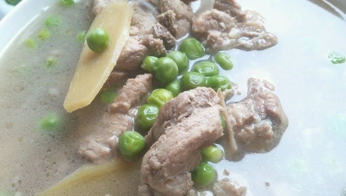 青豆炖排骨汤