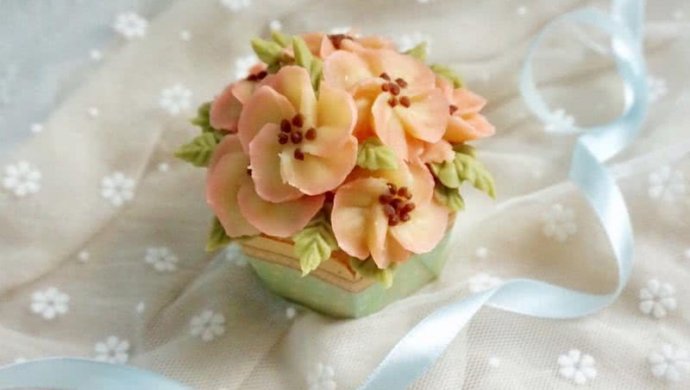 豆沙苹果花纸杯蛋糕
