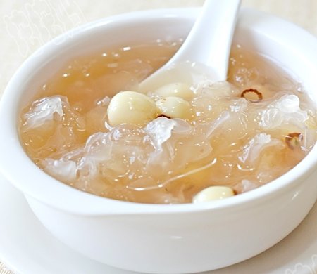 银耳莲子羹