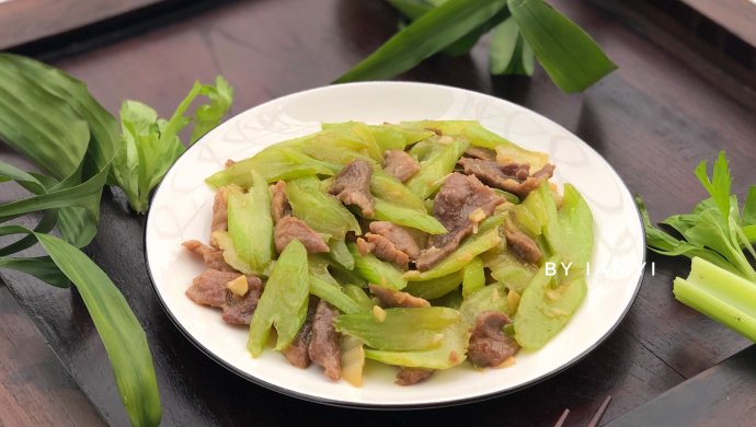 芹菜炒肉片