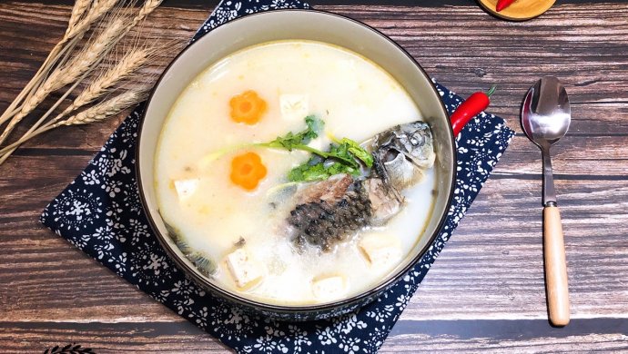 鲫鱼豆腐汤